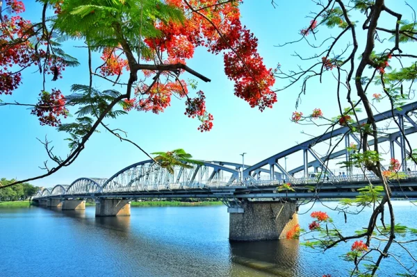 Tour Huế 1 Ngày – Khám Phá Cố Đô, Trải Nghiệm Văn Hóa Cung Đình - Hình ảnh 6